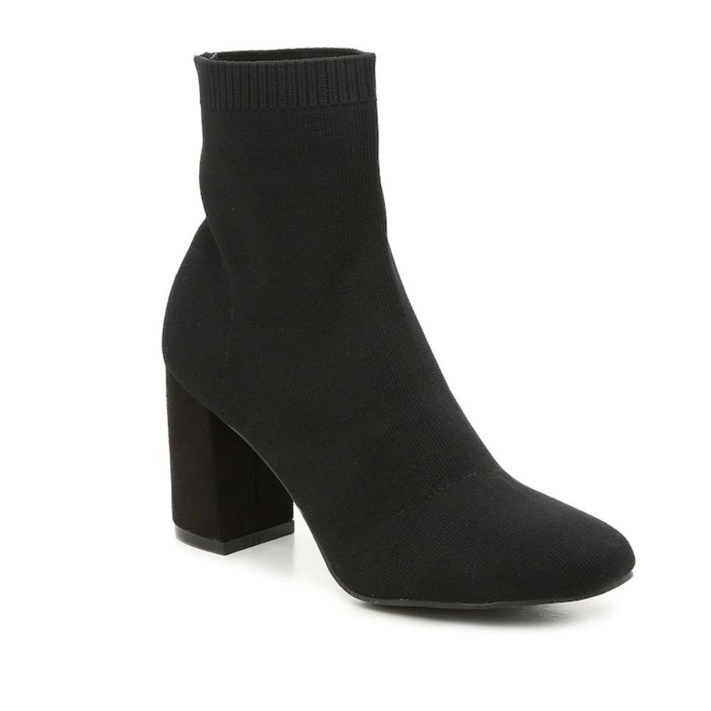 NWOT Mia Erika Booties Flyknit boots size 8